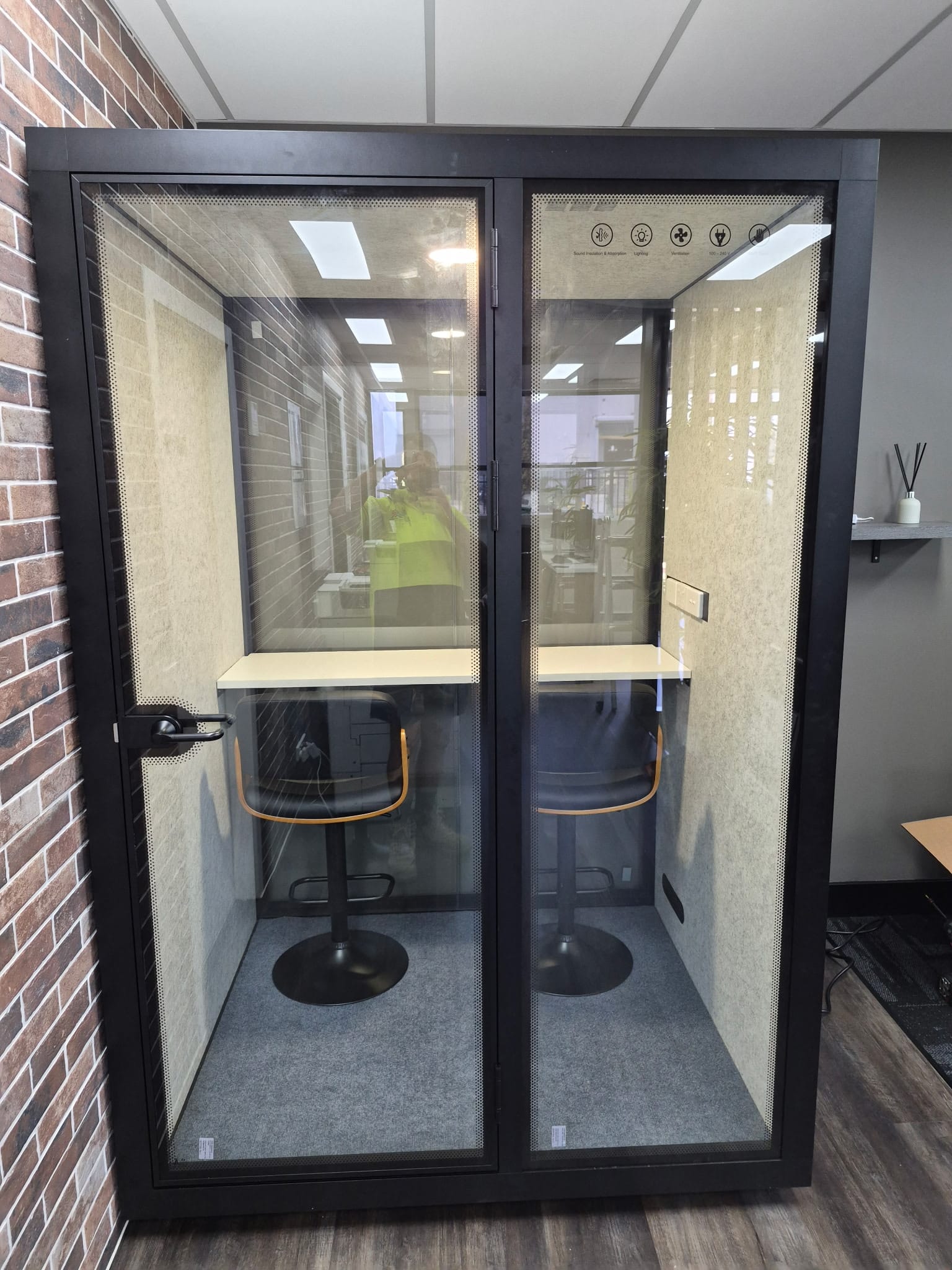 Essential+ – M - 1.5x1.25x2.35M - OFFICEBOOTH AUSTRALIA PTY LTD